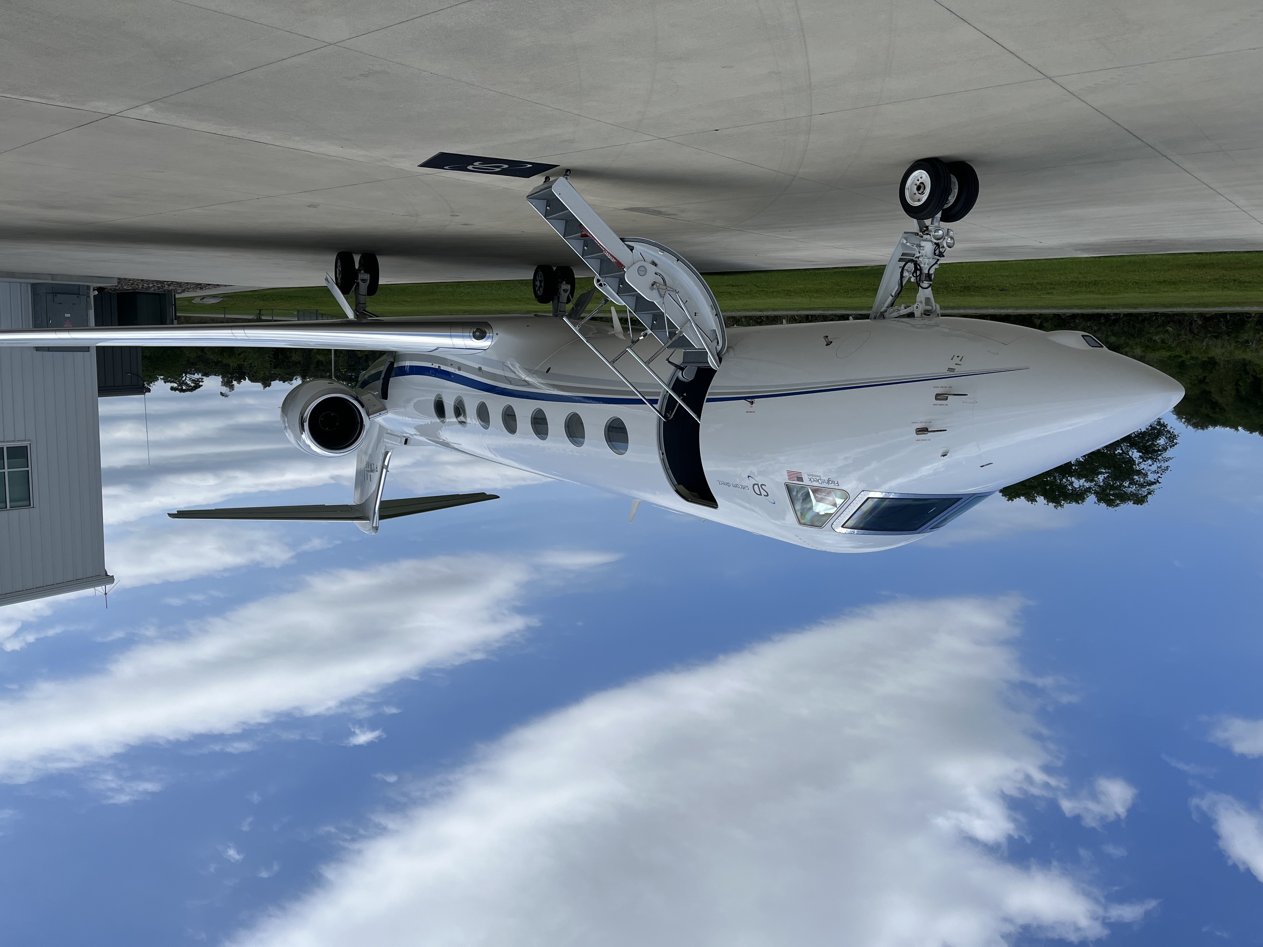 Boarding the Gulfstream G550