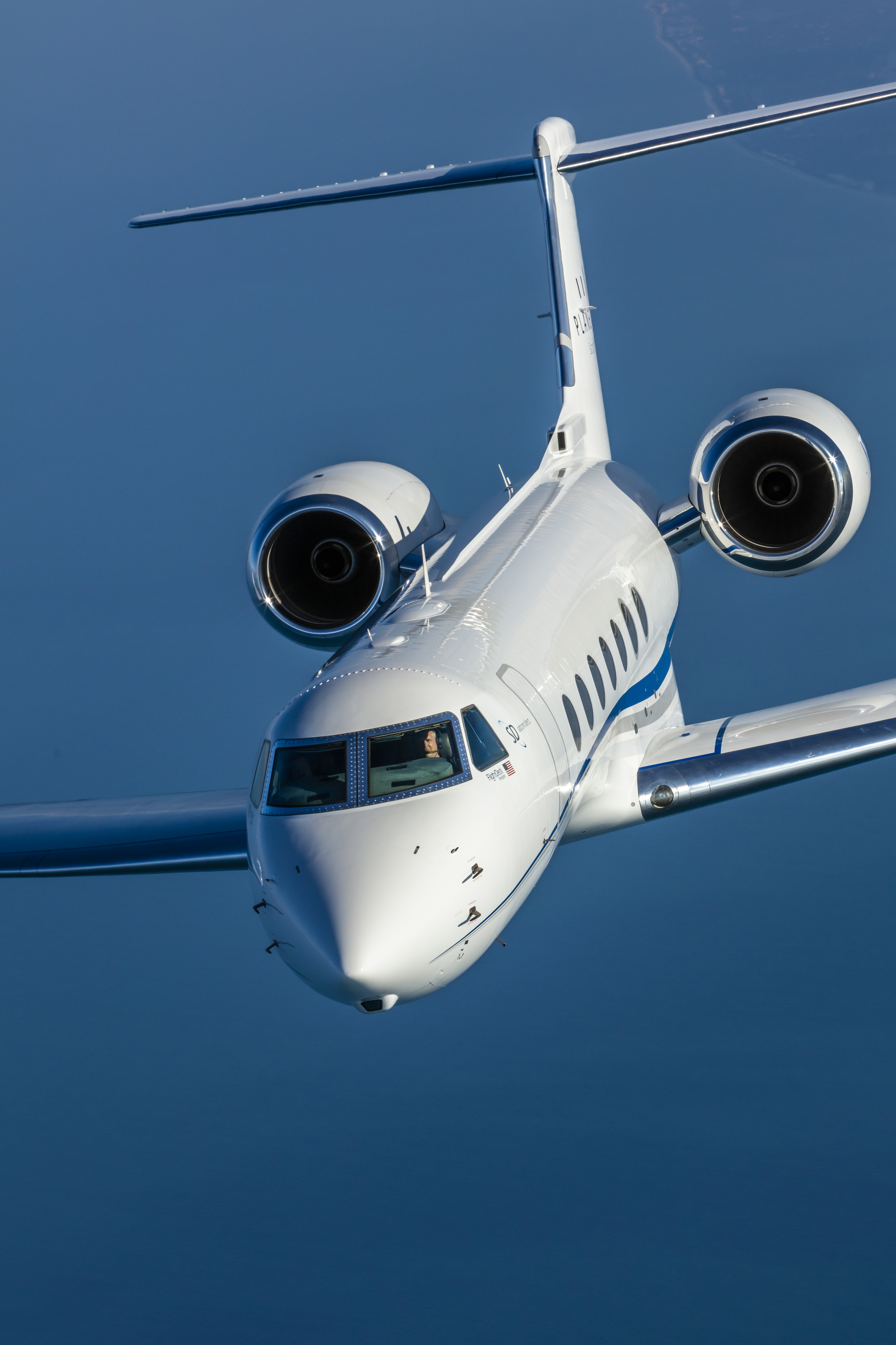 Front aerial view of the Gulfstream G550 in flight