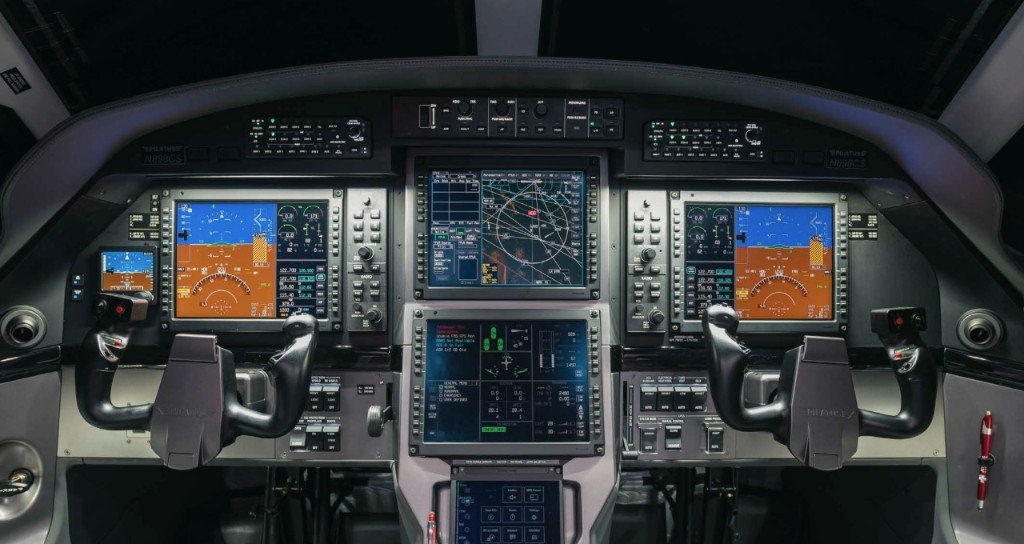 Glass cockpit of the PC-12